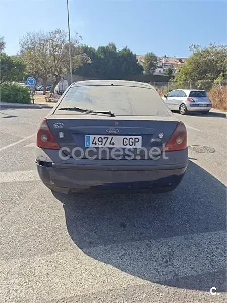 Usado Ford Mondeo Ambiente 115 CV (84 kW) 2003 Azul Berlina
