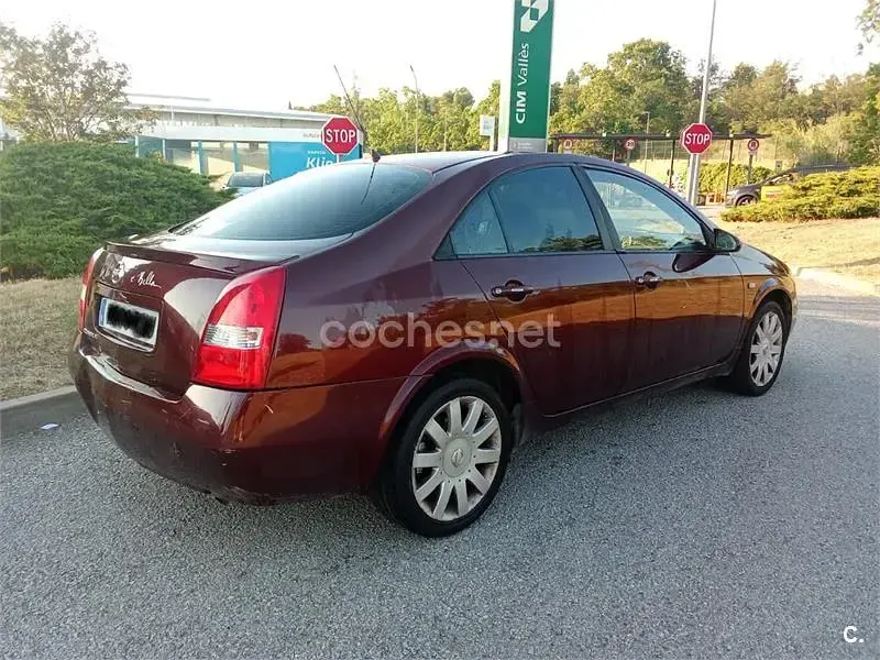 Usado Nissan Primera Tekna 116 CV (85 kW) 2003 Granate Berlina