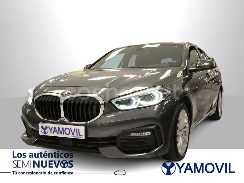 Gris / plata Usado 2020 BMW 118 Comfort Edition Utilitario | 19.450 € (Super precio) - Imagen 1/4
