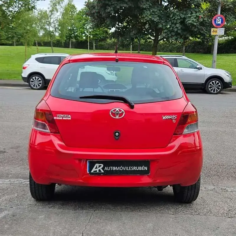 Usado Toyota Yaris Active 90 CV (66 kW) 2009 Rojo Utilitario