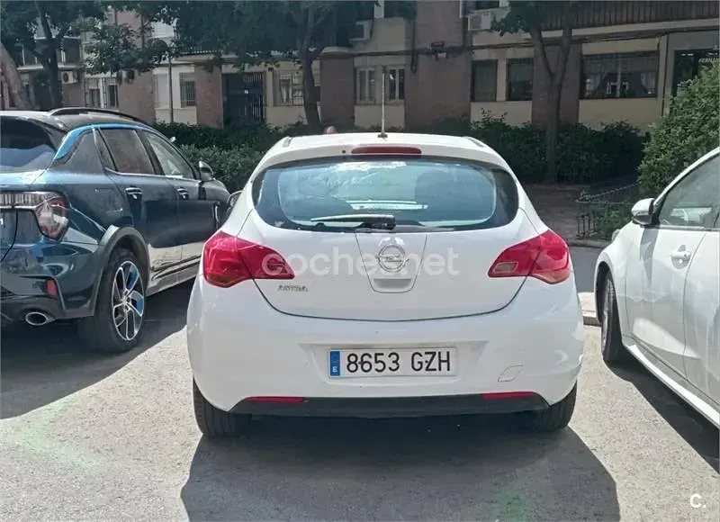 Usado Opel Astra Essentia 100 CV (73 kW) 2009 Blanco Berlina
