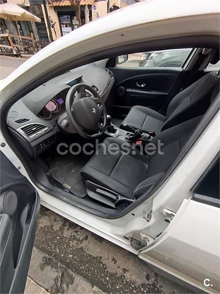 Usado Renault Mégane GrandTour LIMITED 115 CV (84 kW) 2014 Blanco Familiar