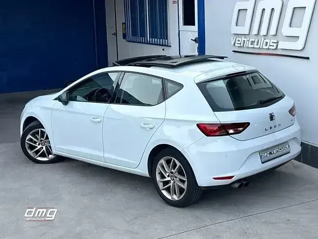 Usado Seat Leon Style 122 CV (89 kW) 2013 Blanco Berlina