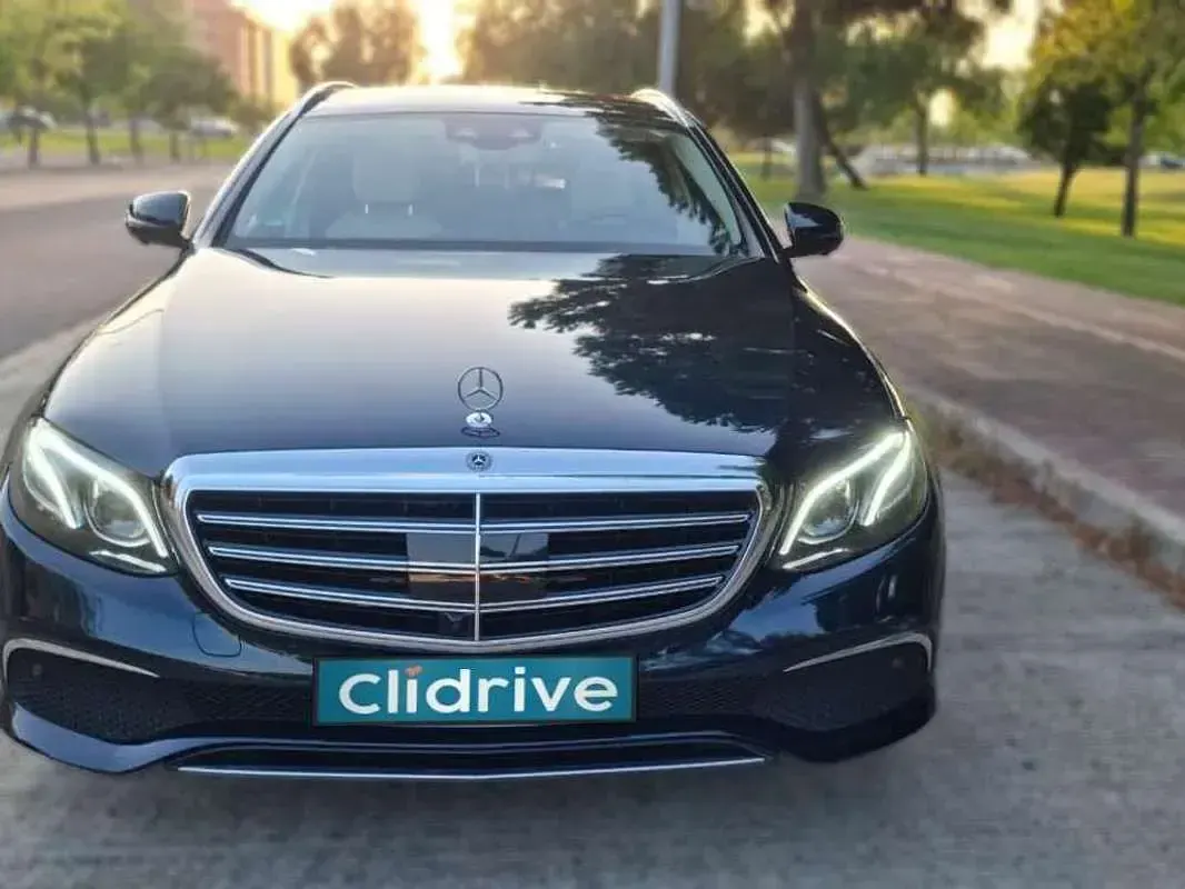 Usado Mercedes E220 194 CV (142 kW) 2018 Negro Familiar