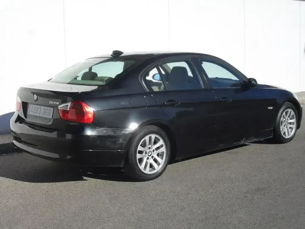 Usado BMW 318 143 CV (105 kW) 2008 Negro Berlina