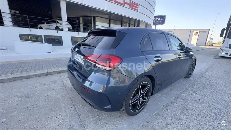 Usado Mercedes A180 116 CV (85 kW) 2021 Azul Berlina