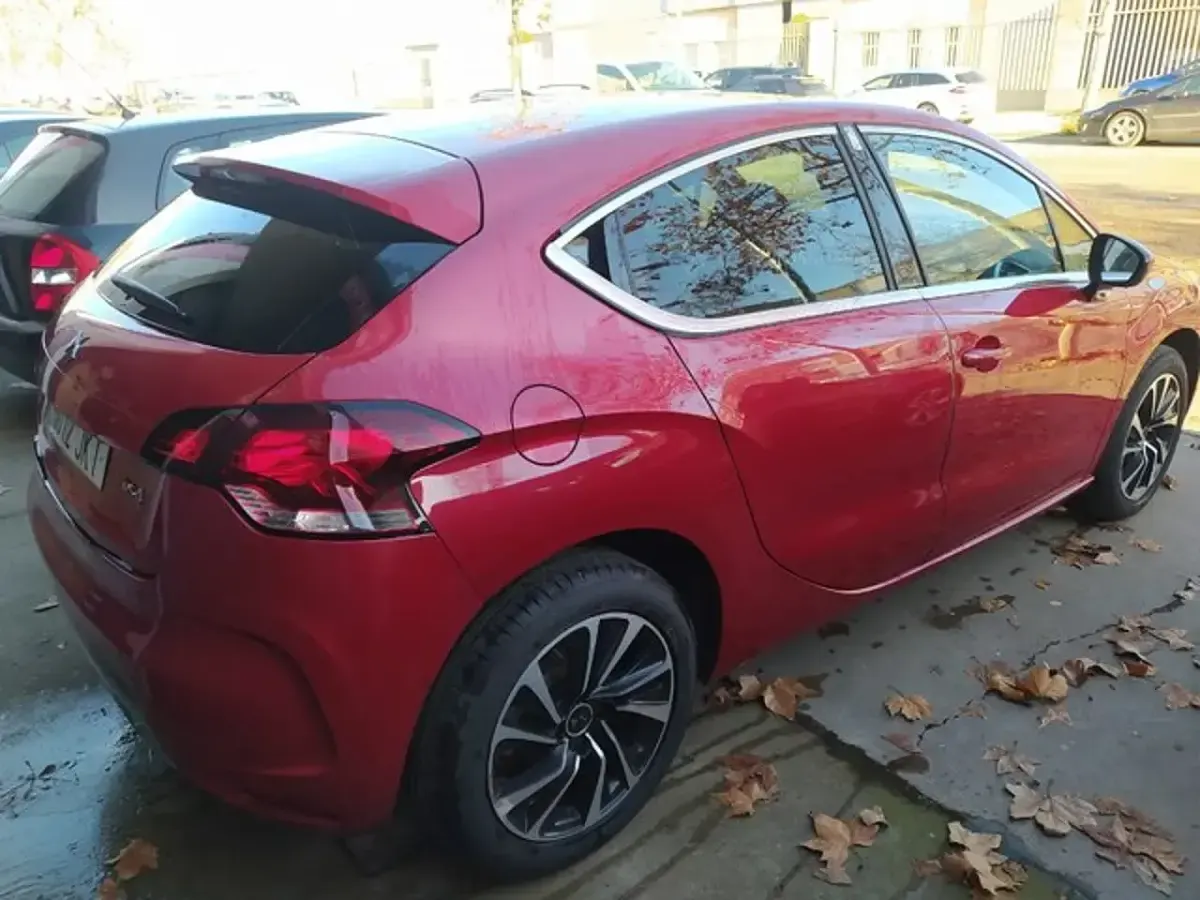 Usado DS Automobiles DS4 Style 120 CV (88 kW) 2016 Rojo Berlina