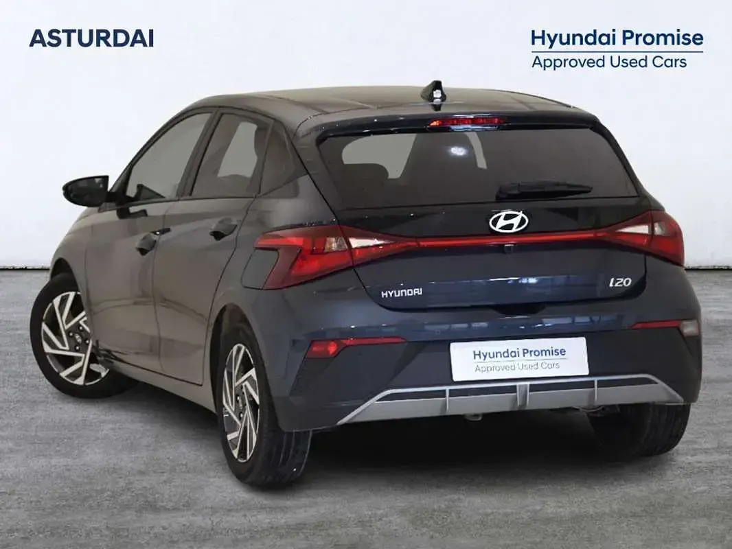 Usado Hyundai i20 84 CV (61 kW) 2025 Gris Utilitario