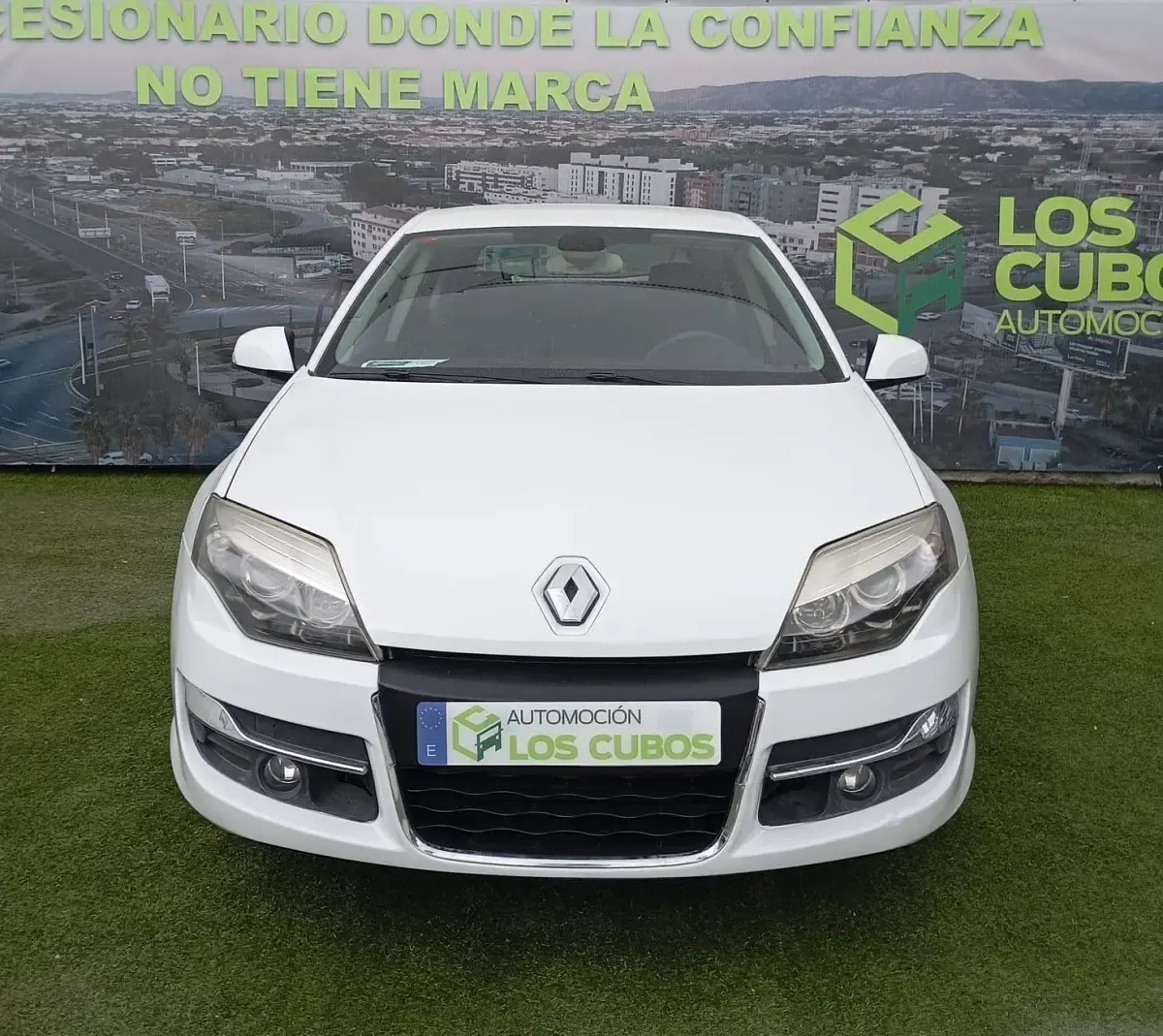 Usado Renault Laguna III Dynamique 130 CV (95 kW) 2011 Blanco