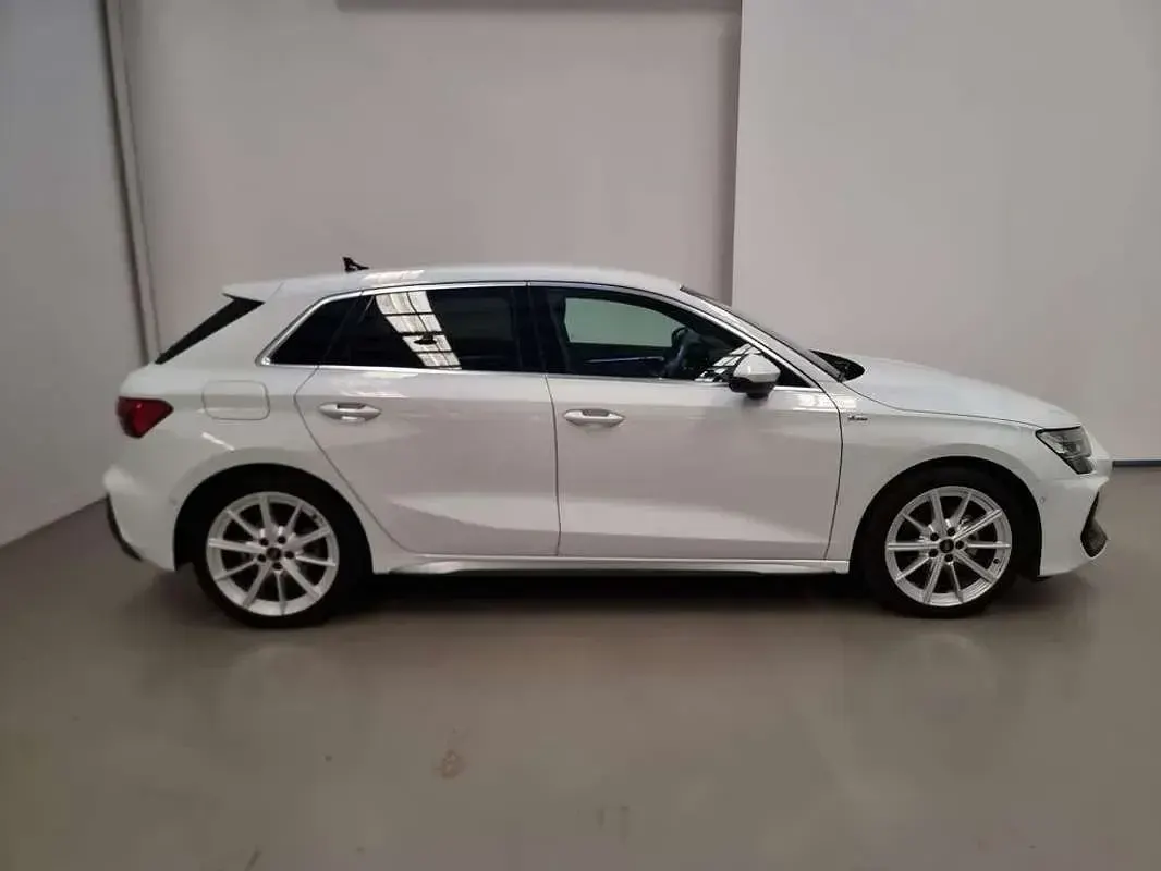 Usado Audi A3 Sportback S-Line 150 CV (110 kW) 2025 Blanco Utilitario