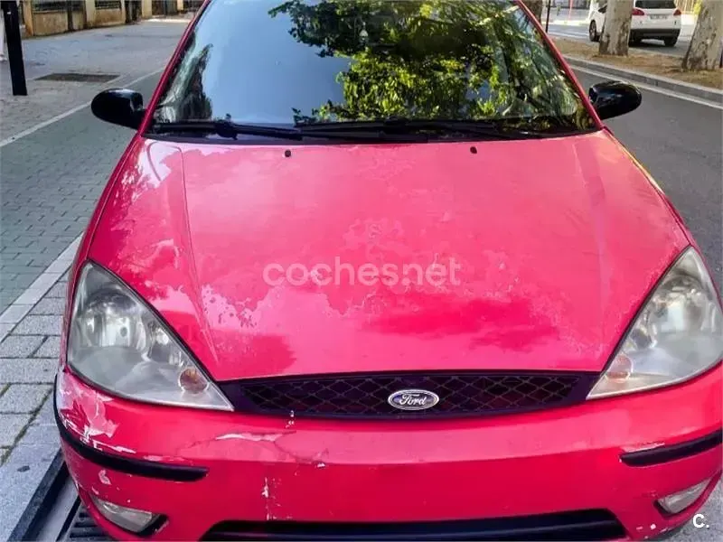 Usado Ford Focus Trend 115 CV (84 kW) 2002 Rojo Berlina