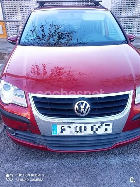 Usado VW Touran Edition 105 CV (77 kW) 2010 Rojo Monovolumen