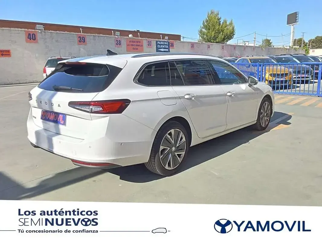 Usado Skoda Superb Selection 150 CV (110 kW) 2024 Blanco Familiar
