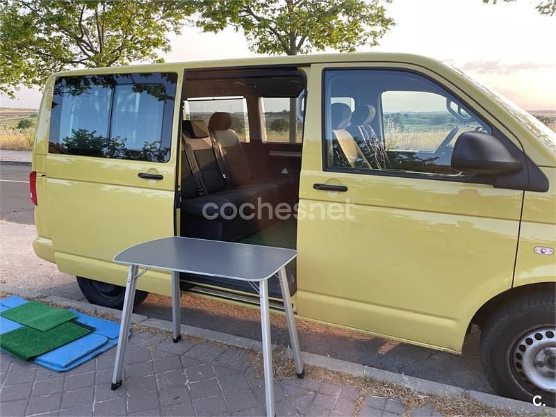 Usado VW Multivan Startline 140 CV (102 kW) 2010 Amarillo Monovolumen