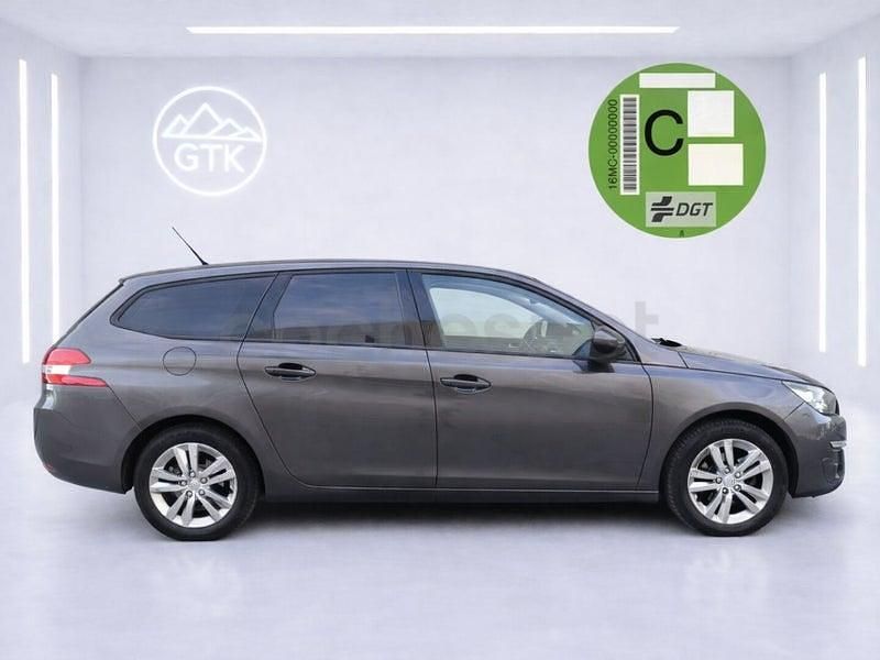Usado Peugeot 308 SW Active 100 CV (73 kW) 2016 Gris / plata Familiar