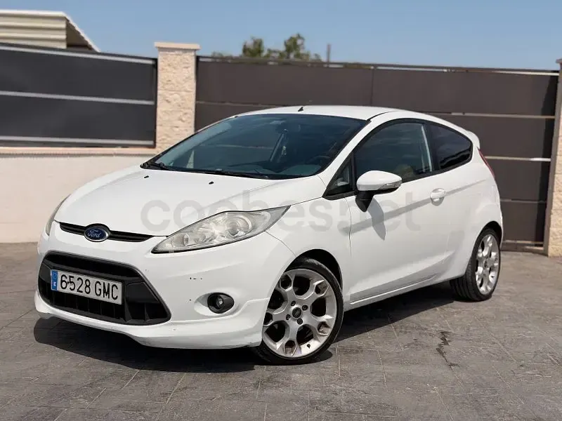 Usado Ford Fiesta Sport 90 CV (66 kW) 2009 Blanco Utilitario
