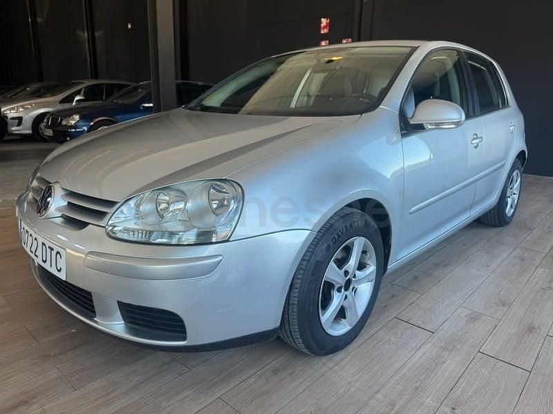 Usado VW Golf IV Highline 115 CV (84 kW) 2005 Gris / plata Berlina