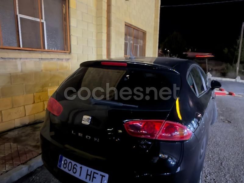 Negro Usado 2011 Seat Leon Reference Berlina | 5900 € (Precio justo) - Imagen 1/1