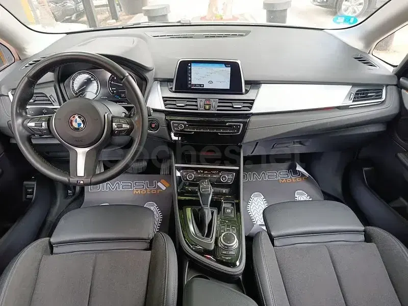 Usado BMW 225 Active Tourer iPerformance 224 CV (164 kW) 2018 Blanco Monovolumen