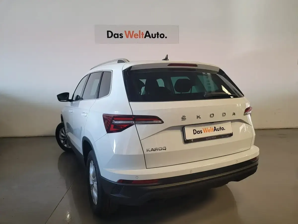 Usado Skoda Karoq Ambition 150 CV (110 kW) 2022 Blanco SUV