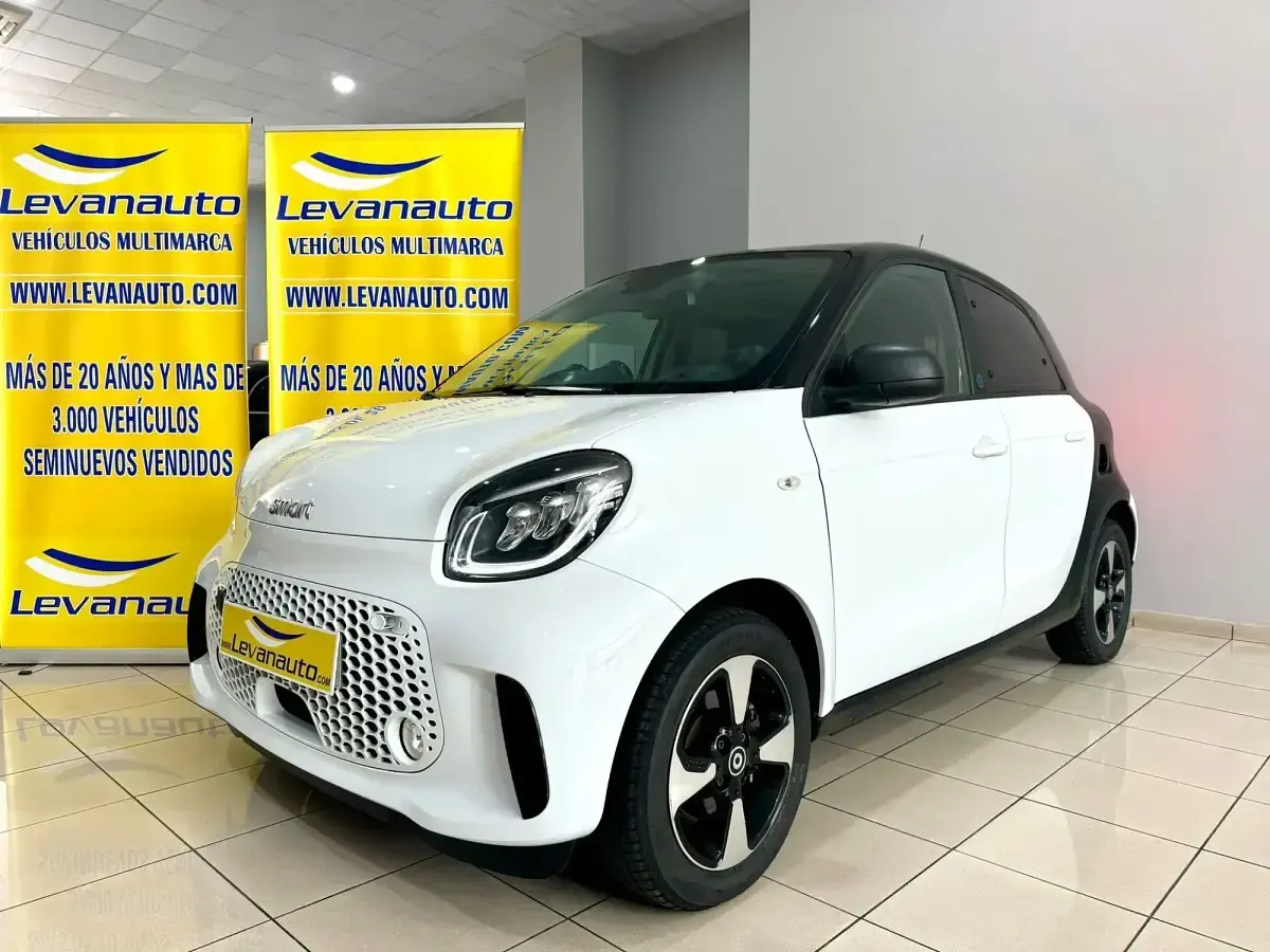 Usado Smart ForFour Electric Drive Passion 60 kW (82 CV) 2020 Blanco Utilitario