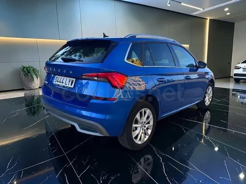 Usado Skoda Kamiq 110 CV (80 kW) 2022 Azul SUV