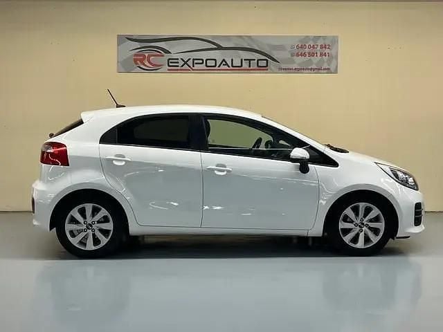 Usado Kia Rio 84 CV (61 kW) 2015 Blanco Utilitario