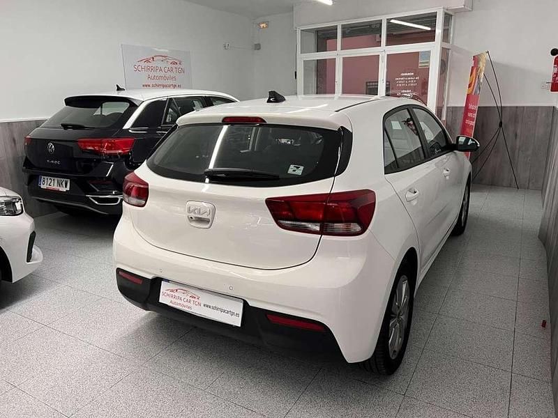 Usado Kia Rio 84 CV (61 kW) 2023 Blanco Utilitario