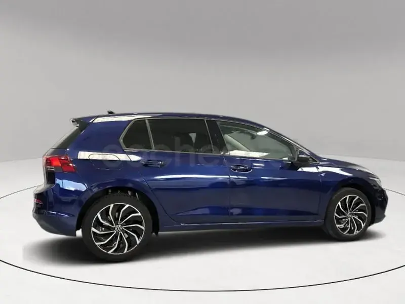 Usado VW Golf VIII 110 CV (80 kW) 2024 Azul Berlina