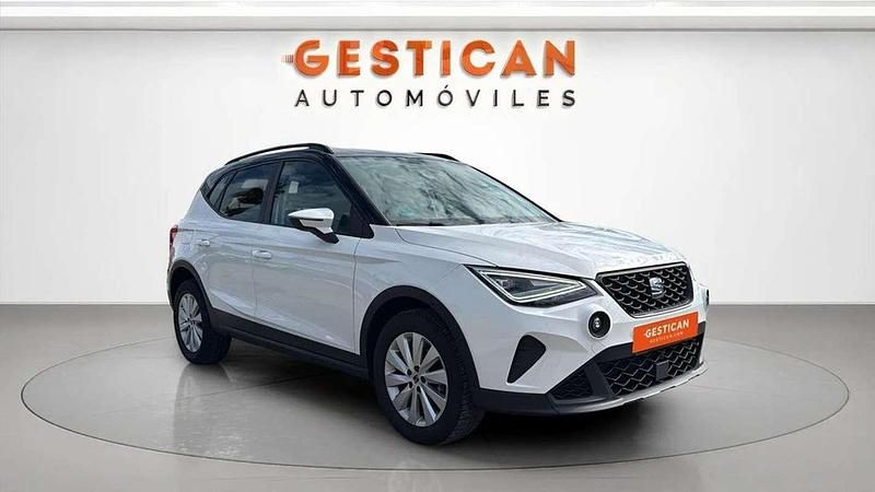Usado Seat Arona Style 110 CV (80 kW) 2022 Blanco SUV