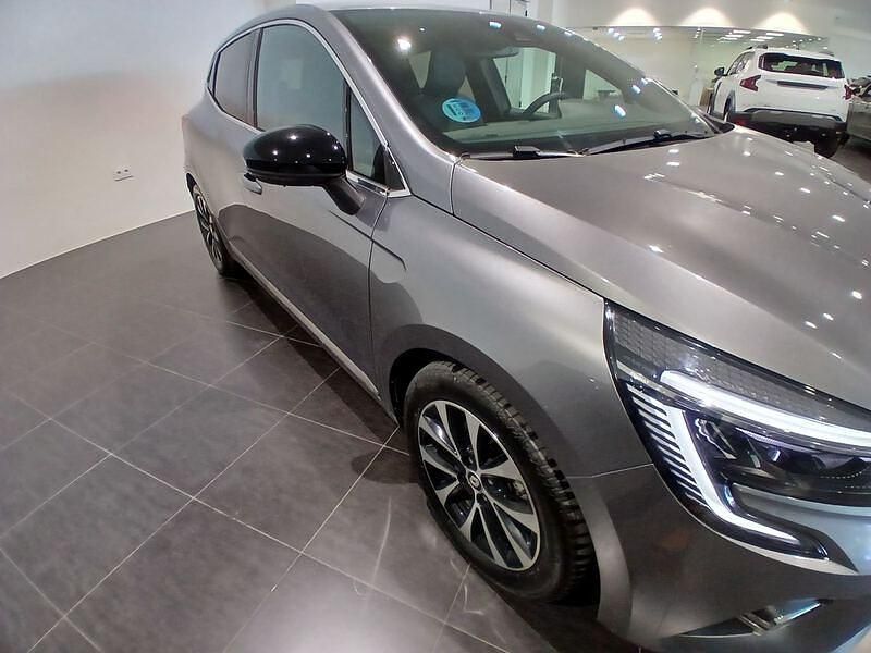 Usado Renault Clio V Techno 143 CV (105 kW) 2023 Gris Berlina