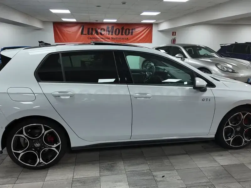 Usado VW Golf VIII GTI 266 CV (195 kW) 2024 Blanco Berlina