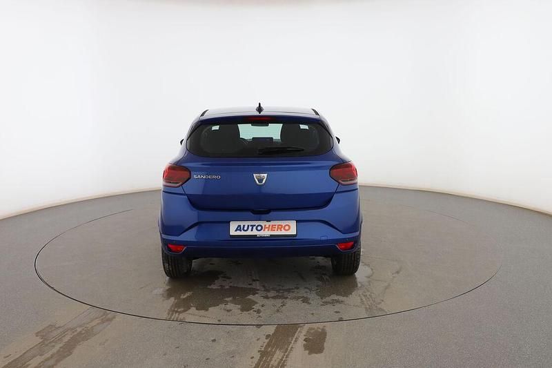 Usado Dacia Sandero Comfort 91 CV (66 kW) 2022 Azul Utilitario