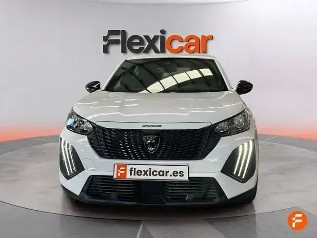 Usado Peugeot 2008 Allure 100 CV (73 kW) 2024 Blanco SUV
