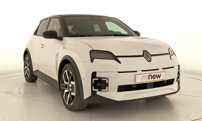 Usado Renault 5 E-Tech Techno 110 kW (150 CV) 2024 Blanco con techo negro Berlina