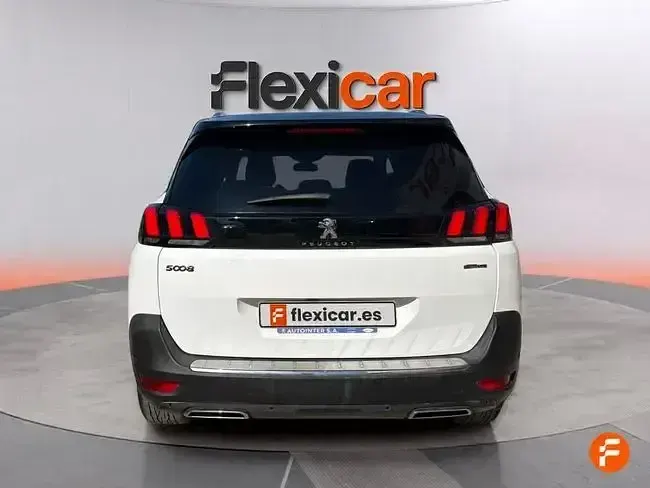Usado Peugeot 5008 GT-line 130 CV (95 kW) 2019 Blanco SUV