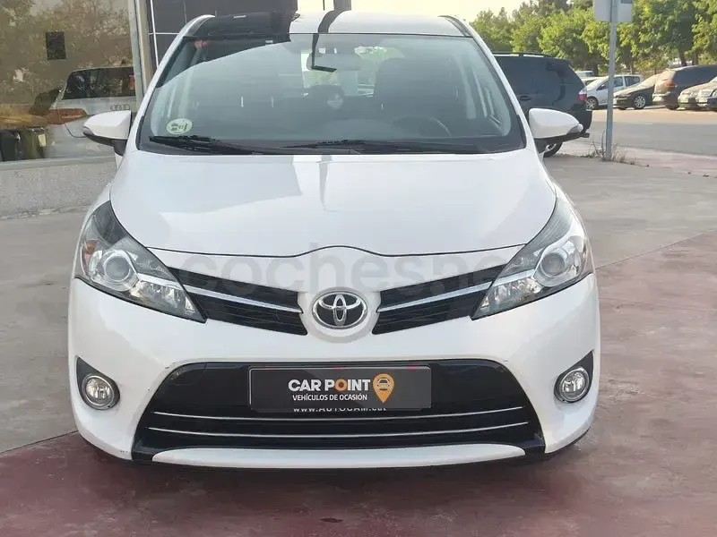 Usado Toyota Verso Advance 112 CV (82 kW) 2015 Blanco Monovolumen