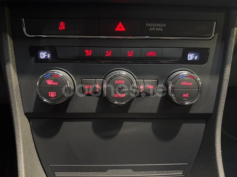 Usado Seat Leon Style 105 CV (77 kW) 2013 Blanco Berlina