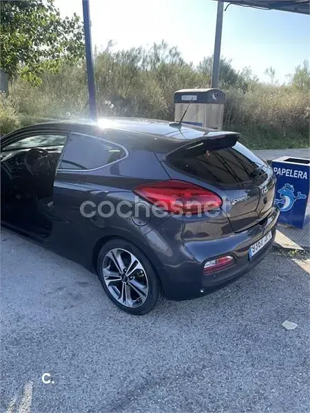 Usado Kia Ceed GT 136 CV (100 kW) 2016 Gris / plata Berlina