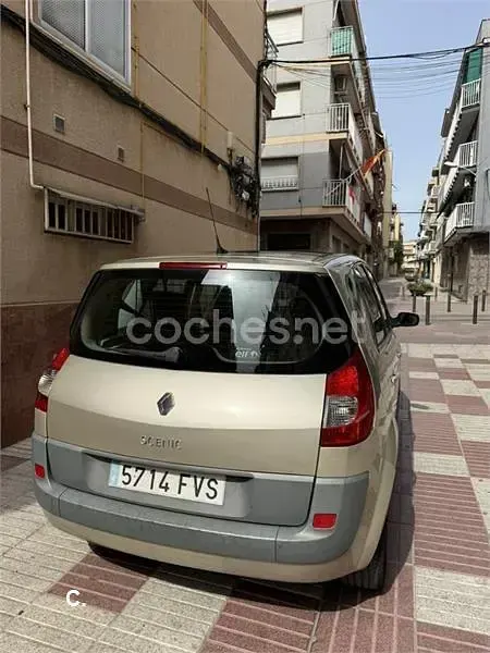 Usado Renault Scénic II Privilege 150 CV (110 kW) 2007 Beige Monovolumen