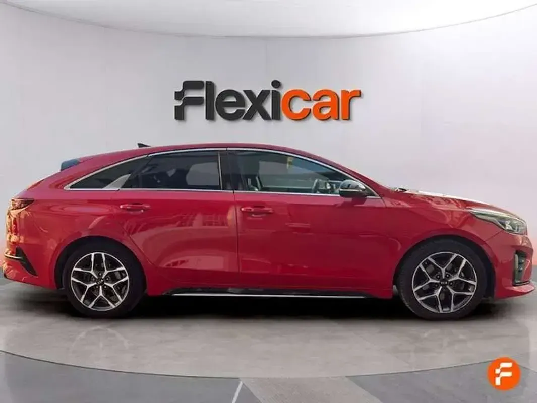 Usado Kia ProCeed GT-Line 140 CV (102 kW) 2019 Rojo Familiar