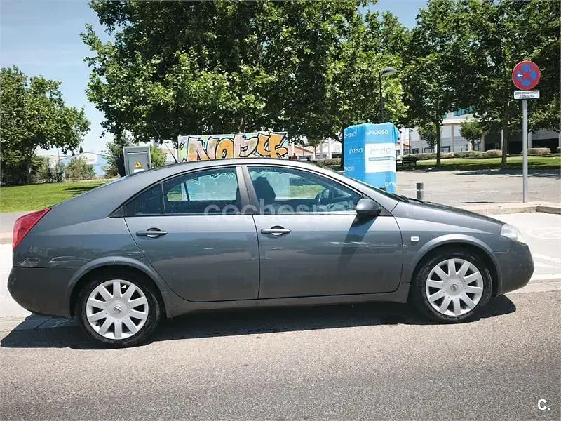 Usado Nissan Primera Acenta 120 CV (88 kW) 2005 Gris / plata Berlina