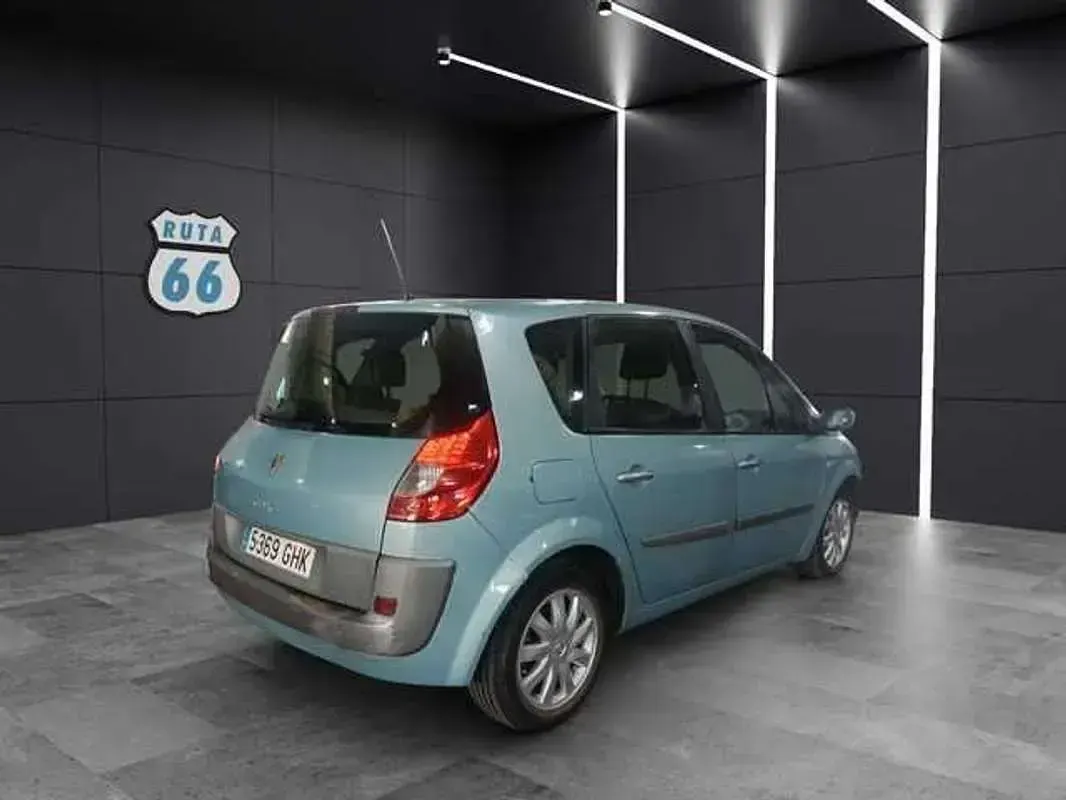Usado Renault Scénic Dynamique 106 CV (77 kW) 2008 Azul Monovolumen