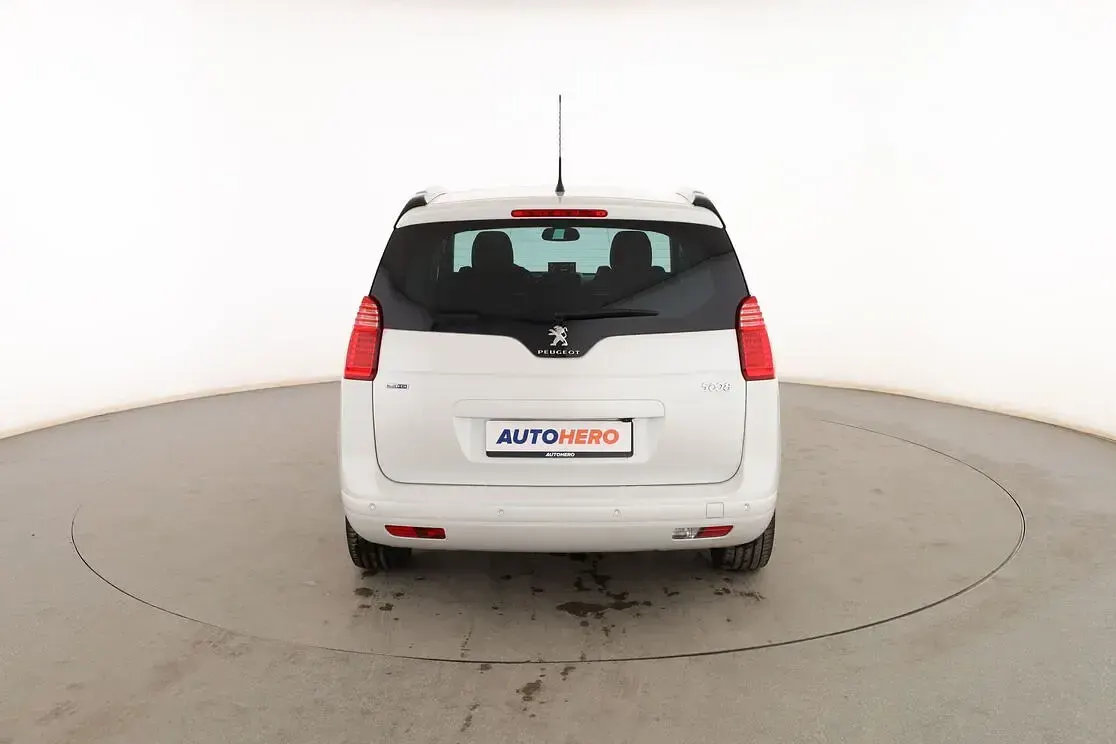 Usado Peugeot 5008 Allure 150 CV (110 kW) 2015 Blanco Monovolumen