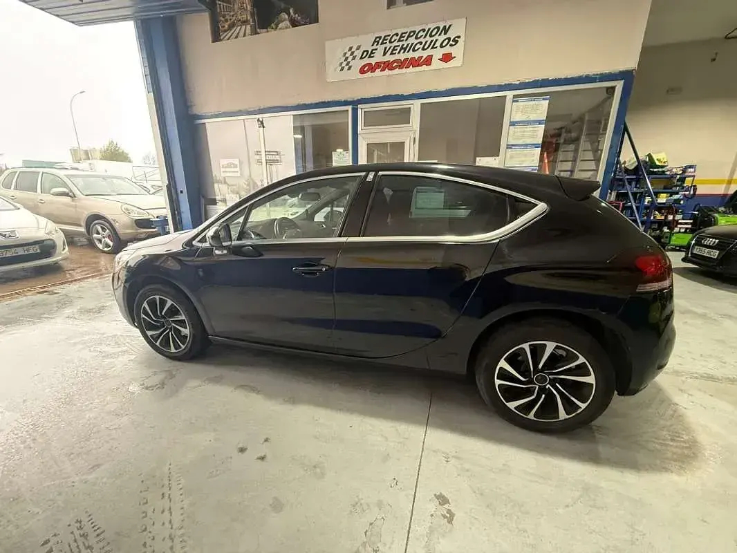 Usado DS Automobiles DS4 Design 99 CV (72 kW) 2016 Negro Utilitario