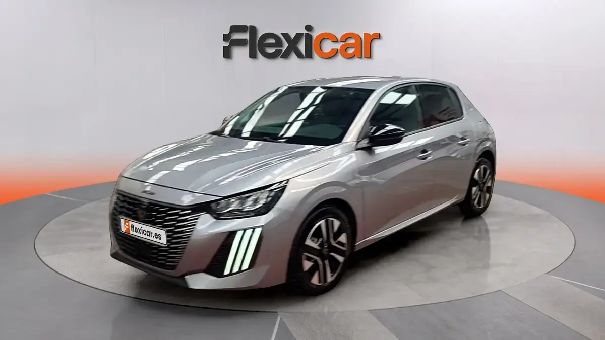 Usado Peugeot 208 Allure 101 CV (74 kW) 2025 Gris Utilitario