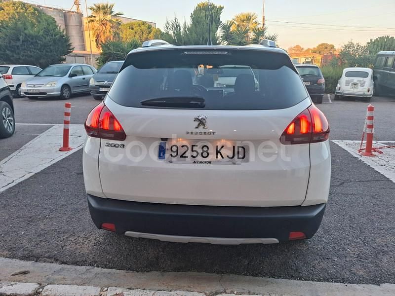 Usado Peugeot 2008 Allure 120 CV (88 kW) 2018 Blanco SUV