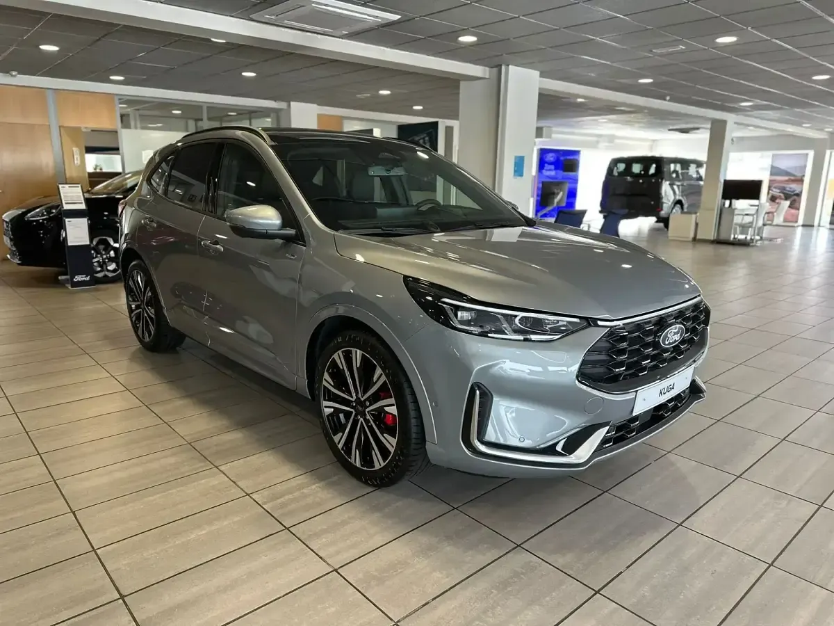 Nuevo Ford Kuga ST-Line X 243 CV (178 kW) 2026 Verde SUV