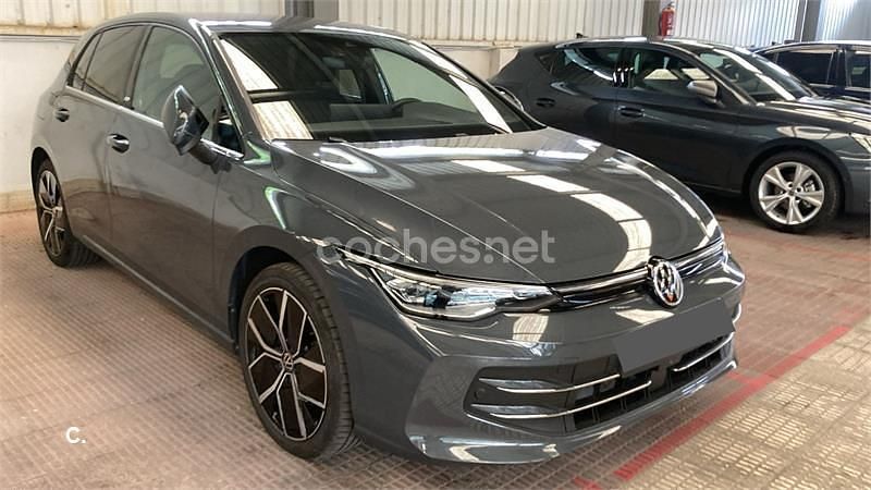 Usado VW Golf VIII 150 CV (110 kW) 2024 Gris / plata Berlina