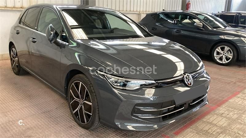 Gris / plata Usado 2024 VW Golf Berlina | 29.450 € (Un poco caro) - Imagen 1/4